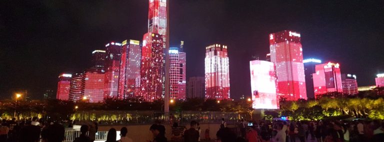 Ljusshow på fasaderna i Kina